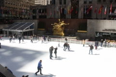 Каток в самом-самом центре, рядом с Рокфеллер-центром